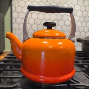 Le Creuset 2.2 Quart Stovetop Teakettle